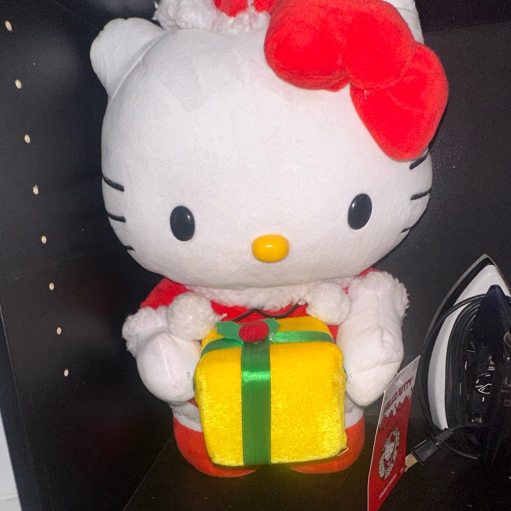 Hello Kitty Christmas Greeter